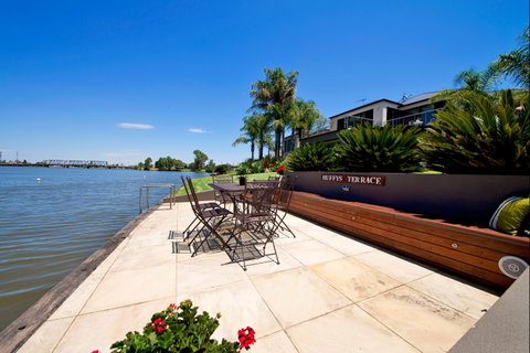 Waterfront Holiday Houses - South Australia Travel 0