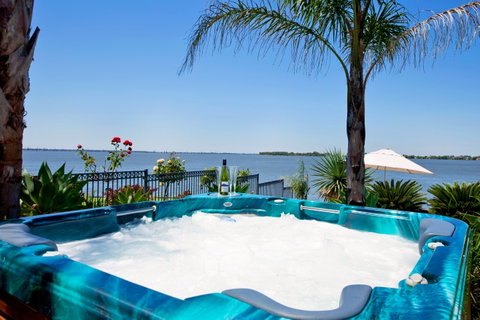 Waterfront Holiday Houses - South Australia Travel 1