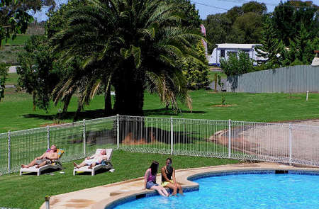 Swan Hill Holiday Park - South Australia Travel 0