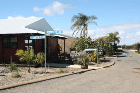 Carnarvon Central Apartments - South Australia Travel 3