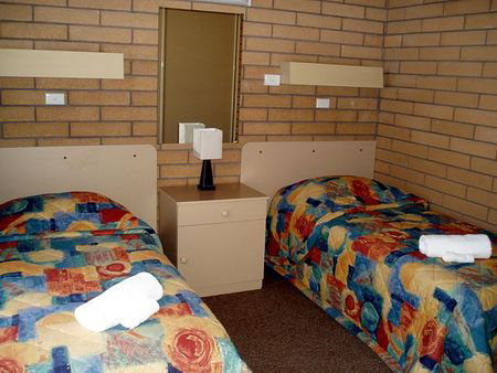 Aaden Holiday Apartments - South Australia Travel 4