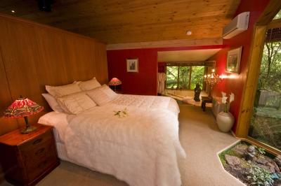 Linden Gardens Rainforest Retreat - South Australia Travel 0