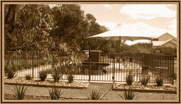 Deeluxe Riverspa Apartments - South Australia Travel 3