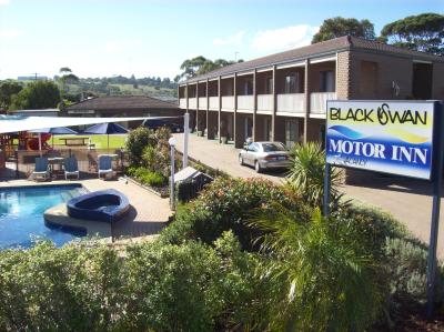 Black Swan Motor Inn - South Australia Travel 1