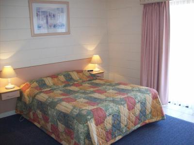 Black Swan Motor Inn - South Australia Travel 4