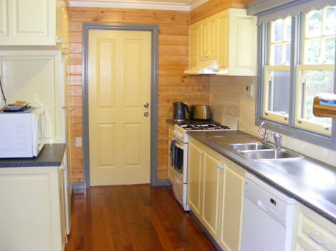Belfast Cottages - South Australia Travel 8