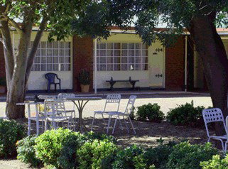County Lodge Motel - South Australia Travel 3