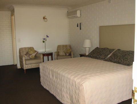 Country Comfort Tumut Valley Motel - South Australia Travel 1