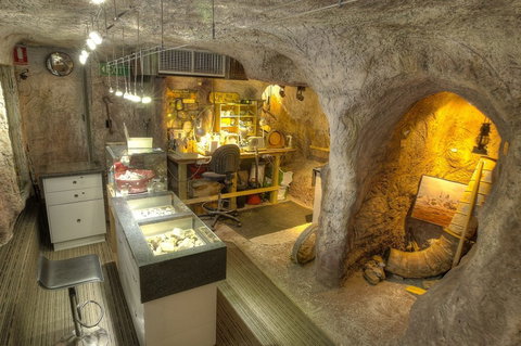 Unique Opal And Diamond Mine  - The Underground Opal Mine - South Australia Travel 1