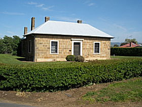 Oatlands Court House - South Australia Travel 0