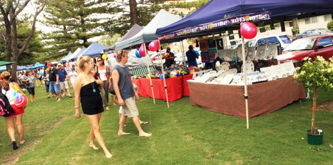 Coolangatta Beachfront Markets - South Australia Travel 6