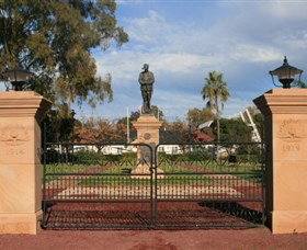 Dalby War Memorial And Gates - South Australia Travel 0