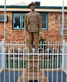 Soldier Statue Memorial, Chinchilla - South Australia Travel 0