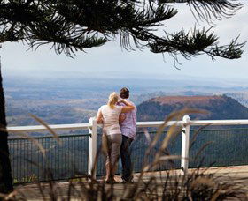 Picnic Point Lookout And Parkland - South Australia Travel 0
