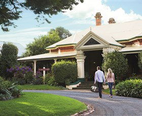 Historical Walk Through Russell Street - South Australia Travel 0