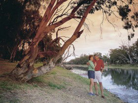 The Looking Glass - South Australia Travel 0