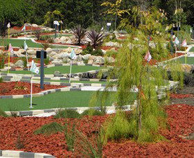 18 Hole Mini Golf - Club Husky - South Australia Travel 0