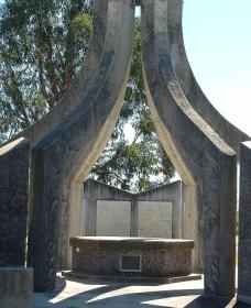 Inverell And District Bicentennial Memorial - South Australia Travel 0