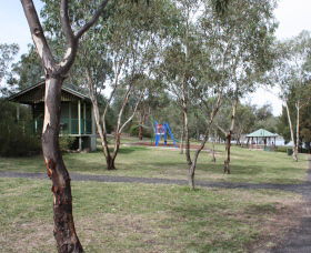 Lake Inverell Reserve - South Australia Travel 1