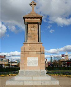 Warwick War Memorial And Gates - South Australia Travel 1