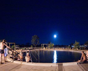 Lightning Ridge Bore Baths - South Australia Travel 1