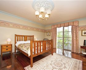 Barcaldine House - South Australia Travel 7