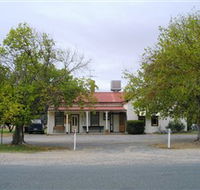 Round Hill Hotel - South Australia Travel
