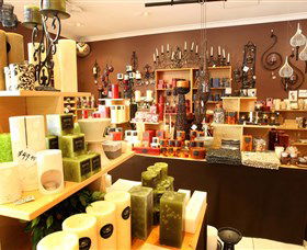 Hunter Valley Gardens Shopping Village - South Australia Travel 1
