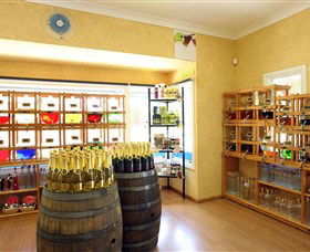 Hunter Valley Gardens Shopping Village - South Australia Travel 4