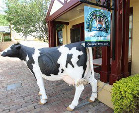 Hunter Valley Gardens Shopping Village - South Australia Travel 5
