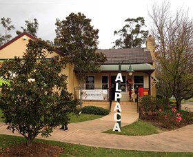 Australian Alpaca Barn - Hunter Valley Gardens - South Australia Travel 0