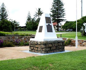 Dunwich War Memorial - South Australia Travel 0