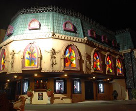 Draculas Cabaret Restaurant - South Australia Travel 0