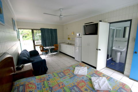 Tropical Palms Inn - South Australia Travel 1