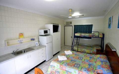 Tropical Palms Inn - South Australia Travel 2