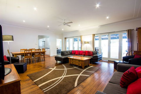 The Retreat Port Stephens - South Australia Travel 0