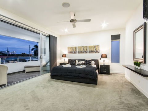 The Grand Broadbeach - Vogue Holiday Homes - South Australia Travel 2