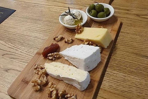 Hobart Small Group Wine Tour Saturday Afternoon: Wines, Gins & Cheeses - South Australia Travel 4