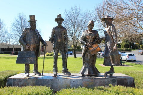 Dad, Dave, Mum And Mabel - South Australia Travel 0