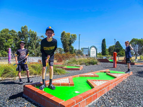 Naracoorte Mini Golf - South Australia Travel 2