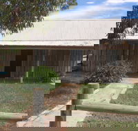 Early Settlers Cottage Solly's Hut - South Australia Travel