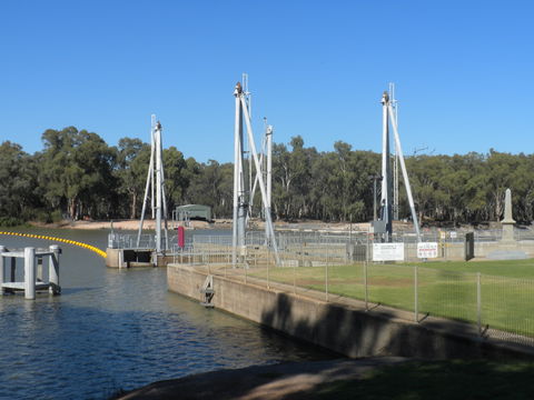 Lock 10 And Weir - South Australia Travel 0