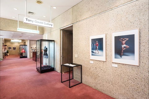 Tony Gould Gallery - South Australia Travel 0