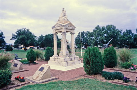 Weeping Mother Memorial - South Australia Travel 0