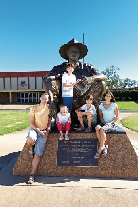Cunnamulla Fella - South Australia Travel 0