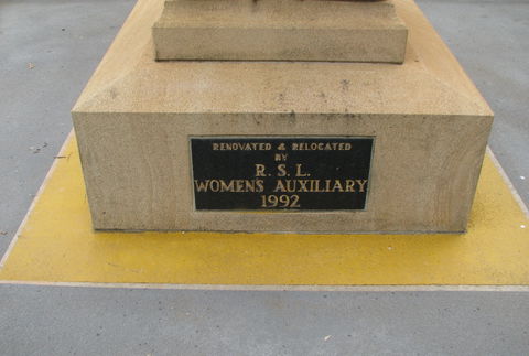 Soldier Statue Memorial, Chinchilla - South Australia Travel 1
