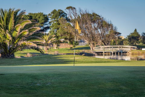 South Lakes Golf Club - South Australia Travel 0