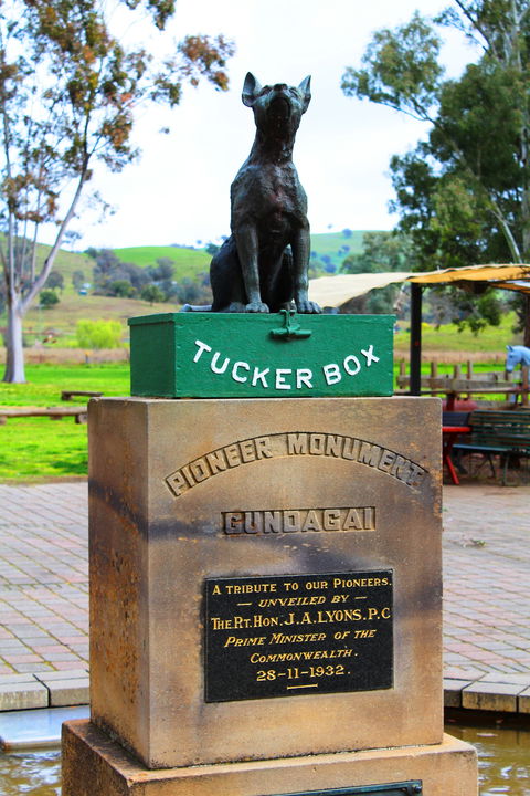 The Dog On The Tucker Box - South Australia Travel 0