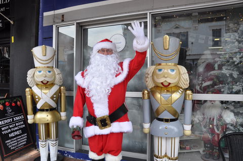 Mrs Claus And Santa - South Australia Travel 0
