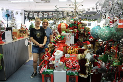 Mrs Claus And Santa - South Australia Travel 1